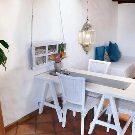 Sleeps 3 Wifi Appartement Uga