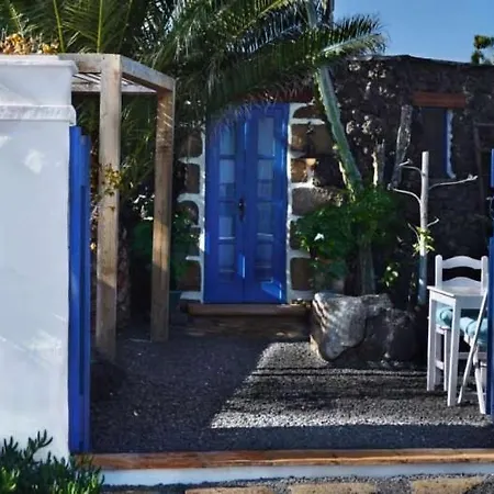 Sleeps 3 Wifi Appartement Uga